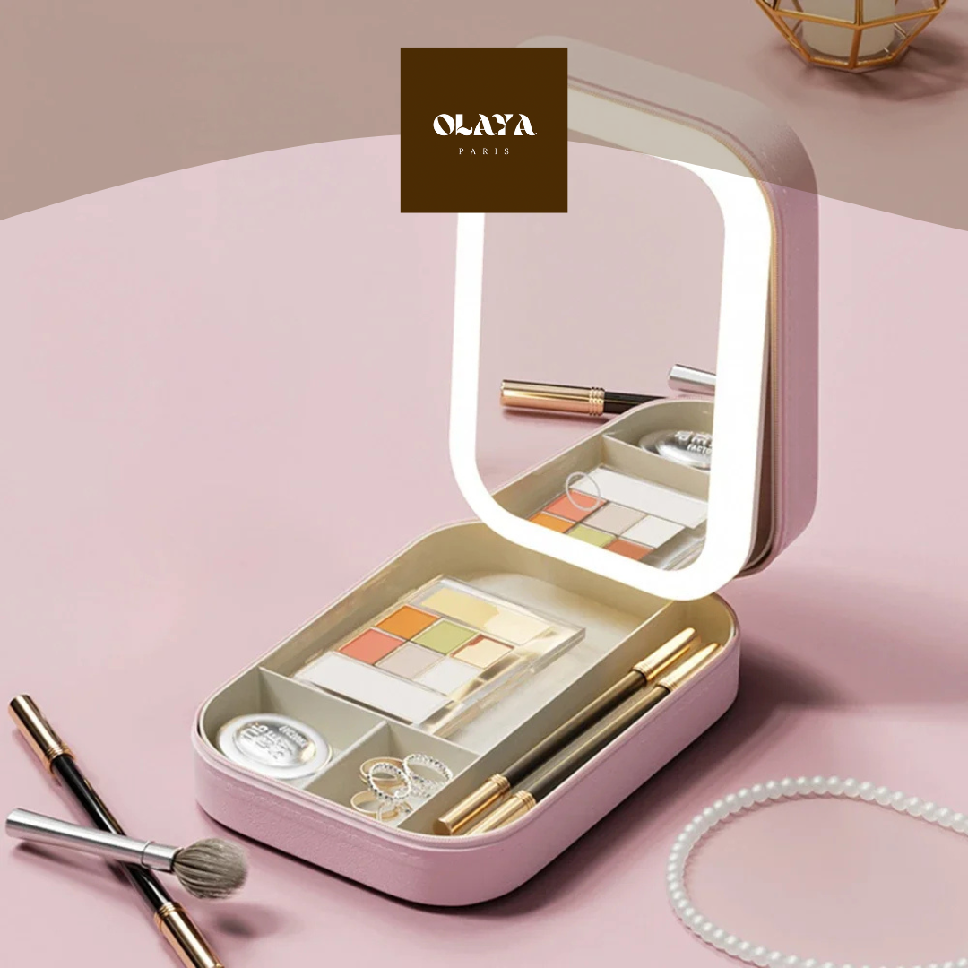 Photo présentation du produit boite maquillage miroir rose avec du maquillage de chez Olaya 